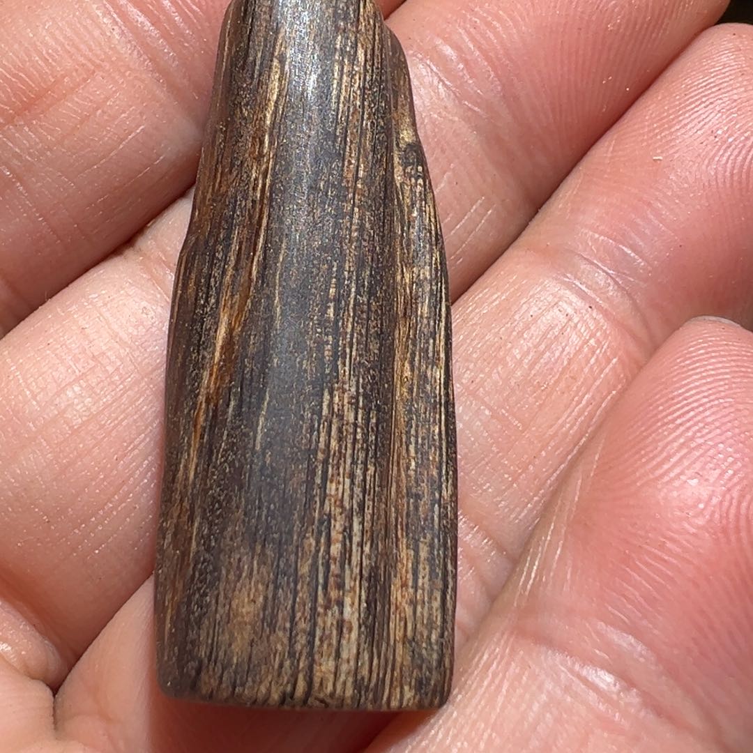 沉香吊坠乾*东马软丝4.7克左右。     