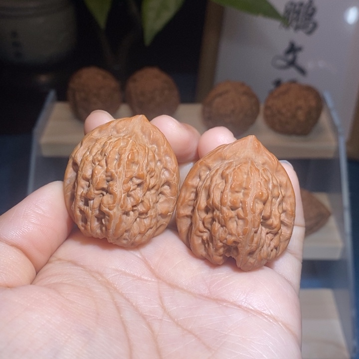 文玩核桃吊坠赤龙鸡心