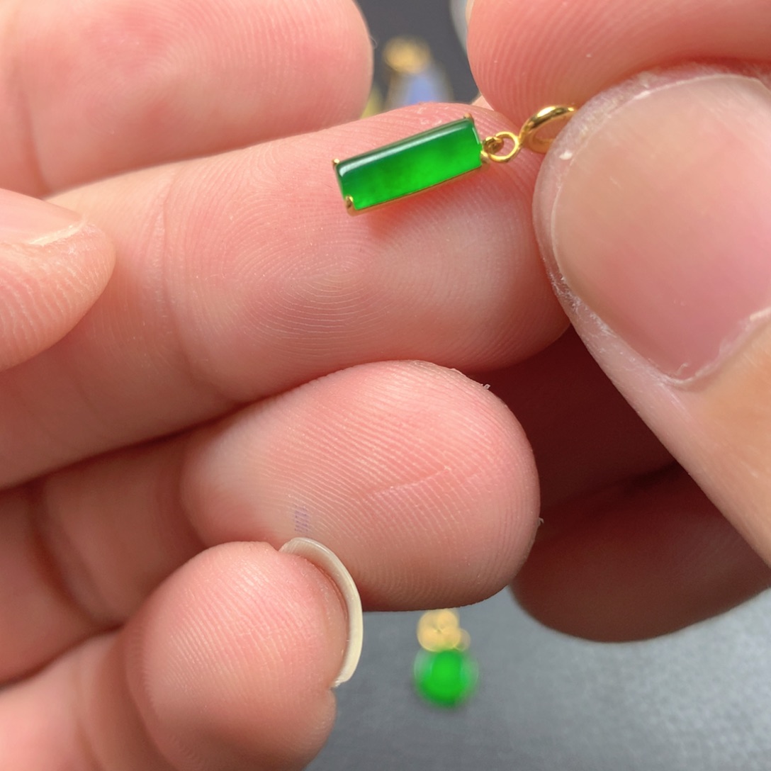 【闪购商品】翡翠18K金镶嵌颈饰翡翠