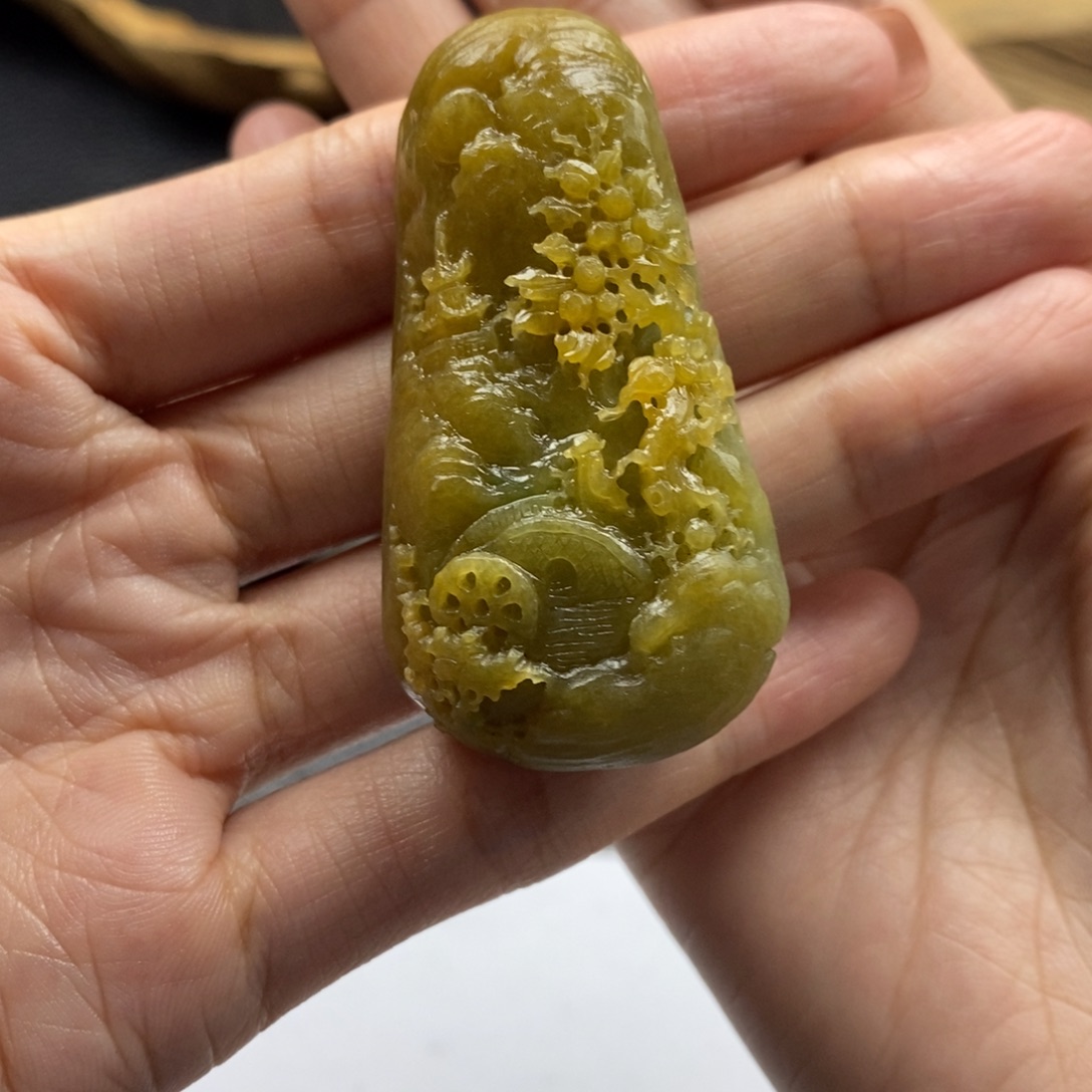 定制翡翠未镶嵌满黄山水
