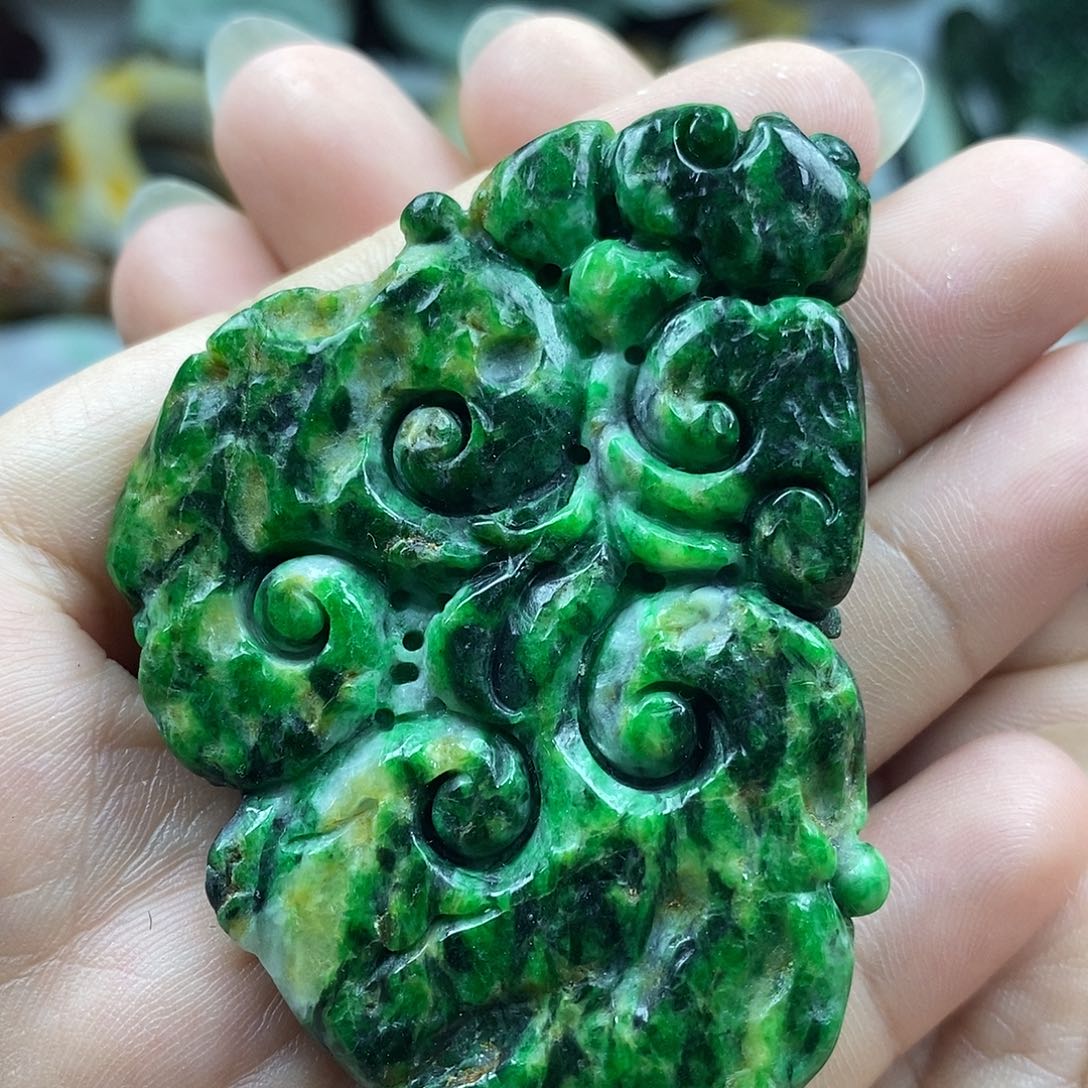 翡翠未镶嵌颈饰土*牌子
