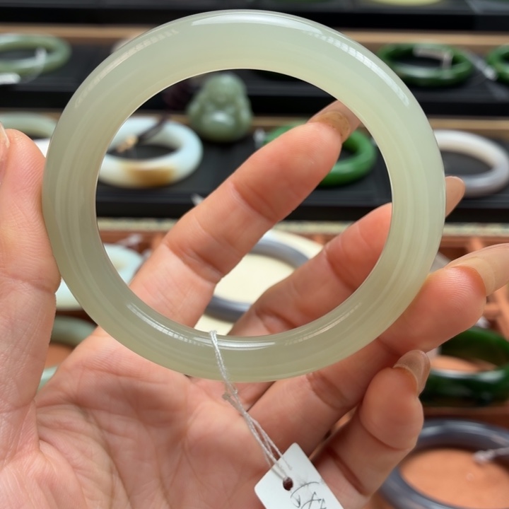 和田玉未镶嵌手镯