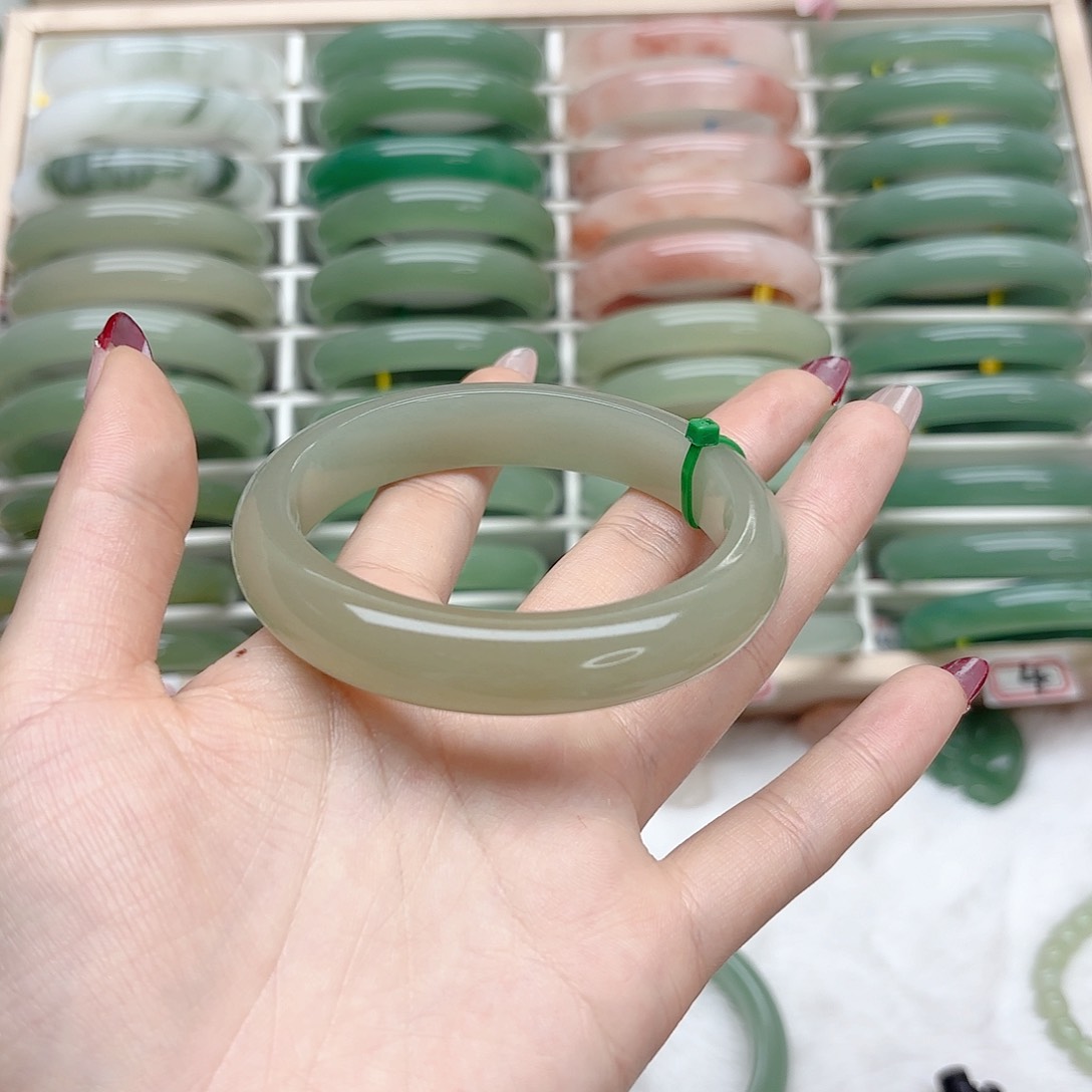 石英质玉手镯未镶嵌60