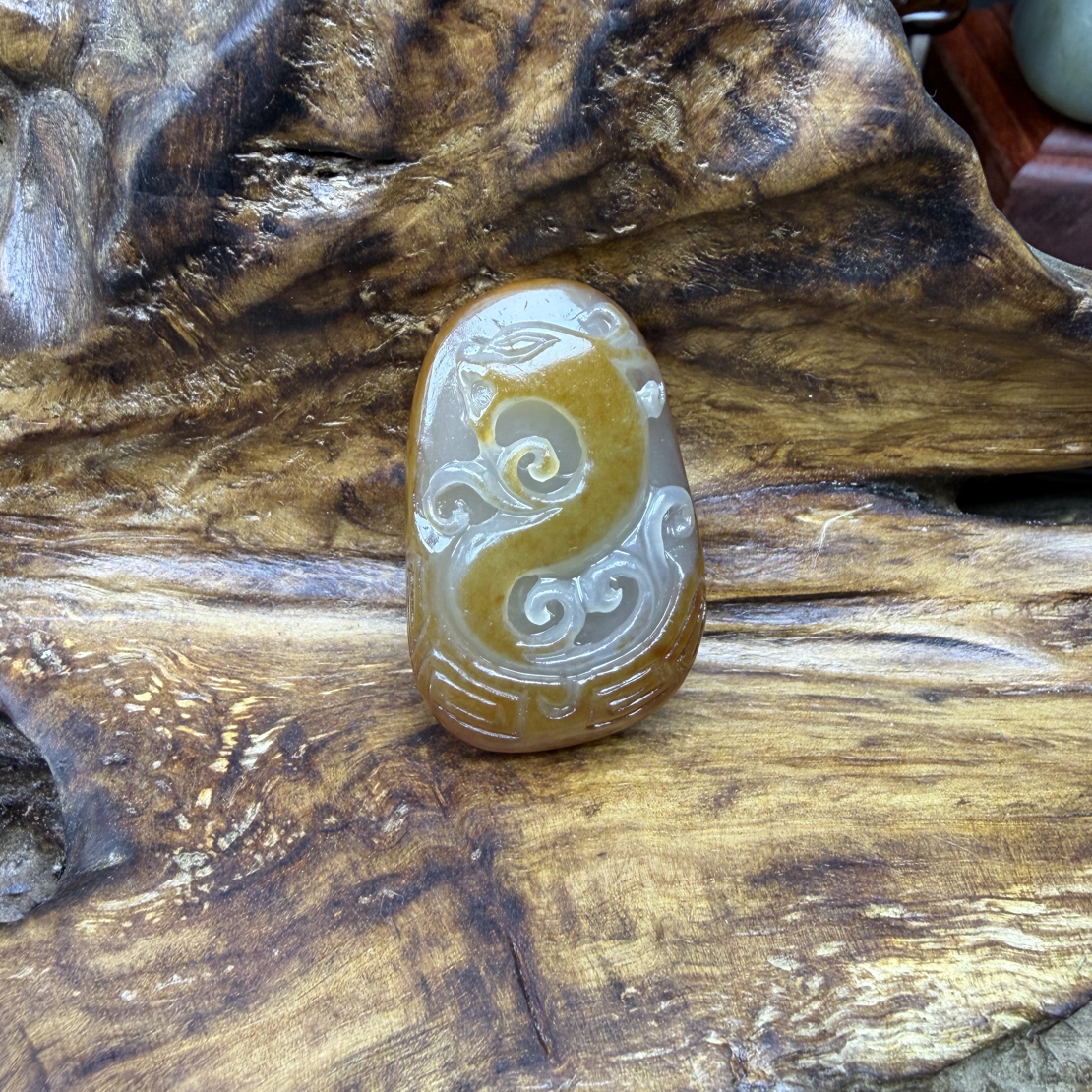 新疆和田玉，25克.赤龙纹.