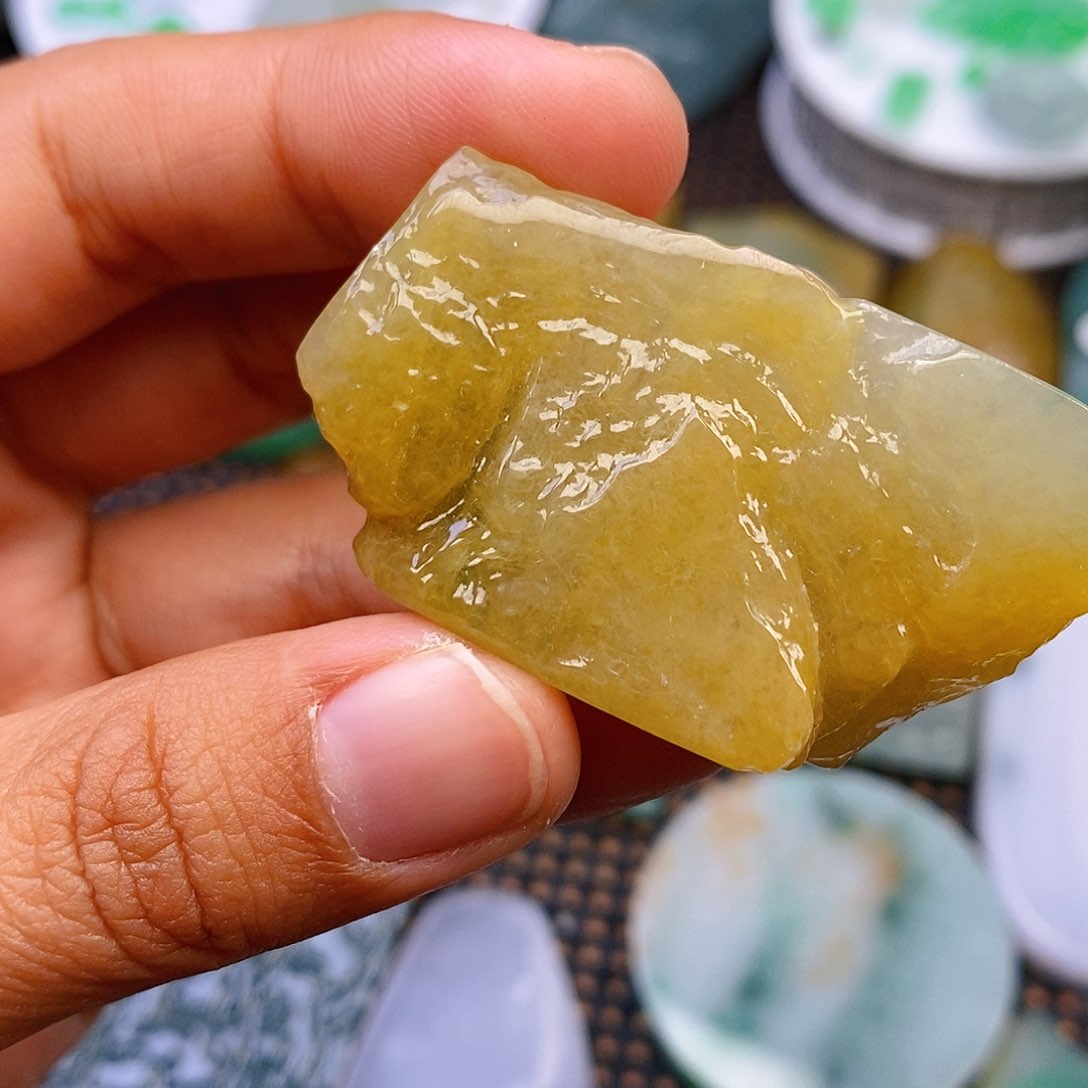 翡翠颈饰未镶嵌翡翠