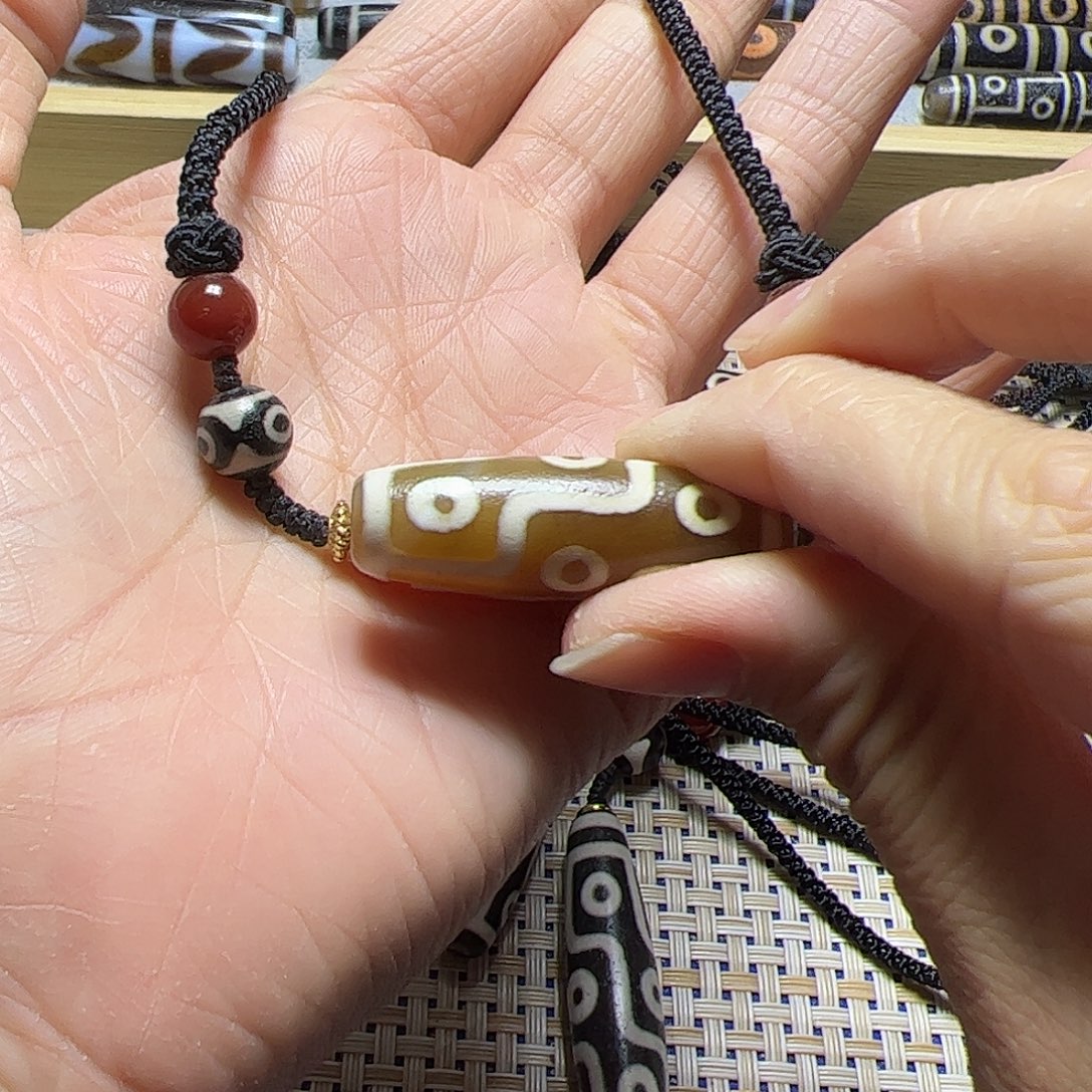 乔****玛瑙/玉髓未镶嵌颈饰