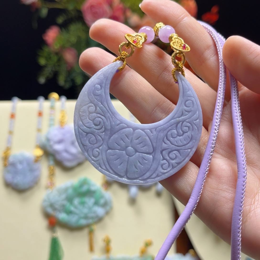 翡翠颈饰未镶嵌紫