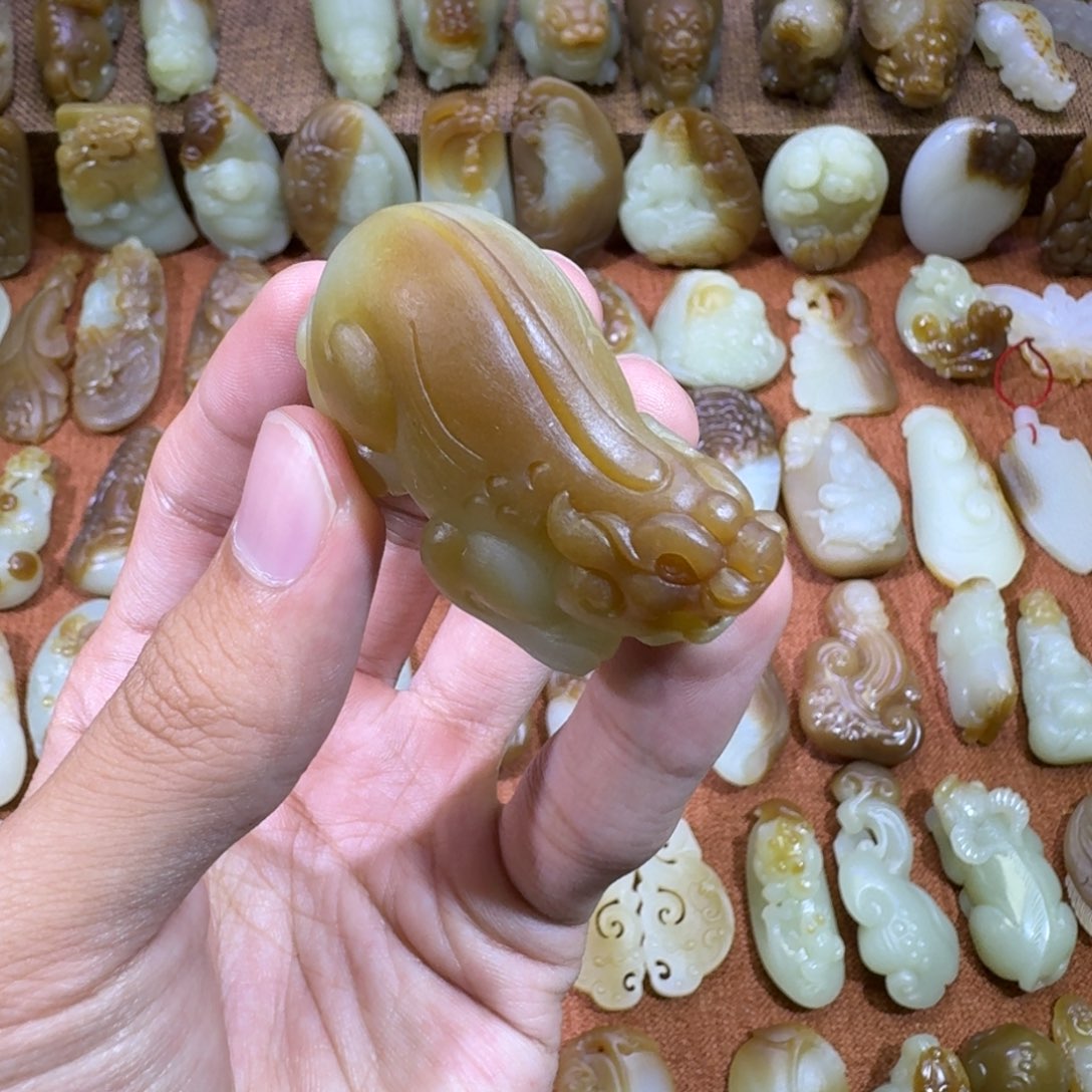 和田玉未镶嵌颈饰
