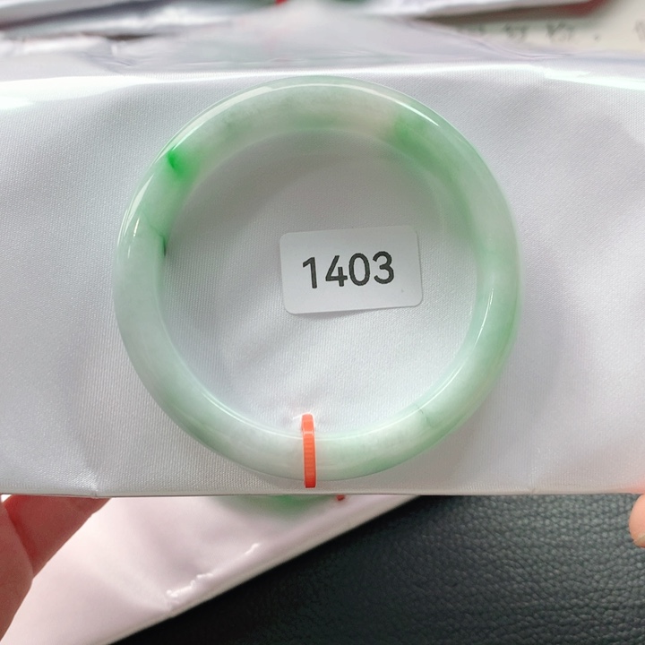 翡翠手镯未镶嵌天然翡翠手镯