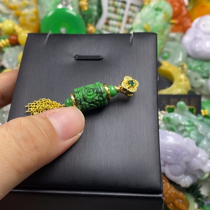 翡翠未镶嵌吊坠(赠链)