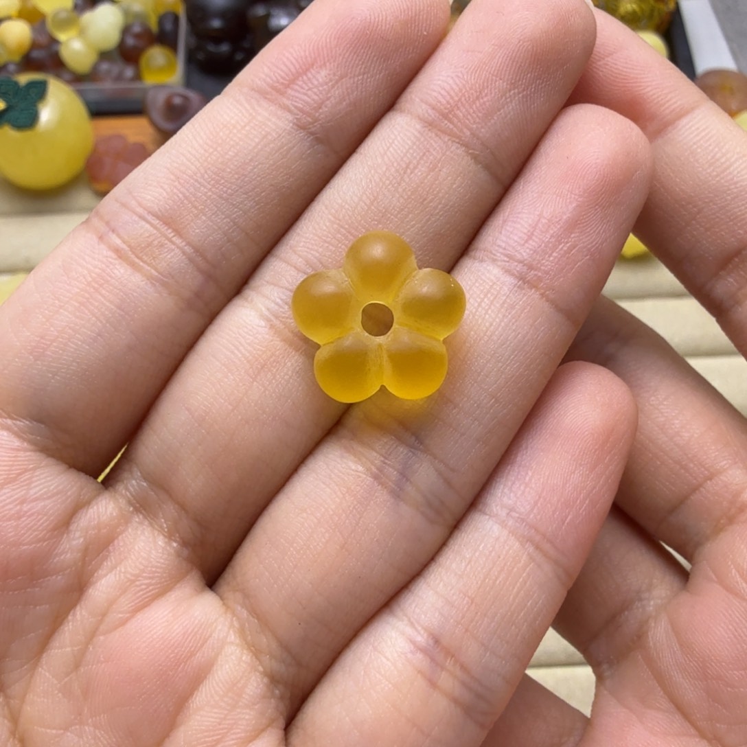 蜜蜡未镶嵌珠宝奇石