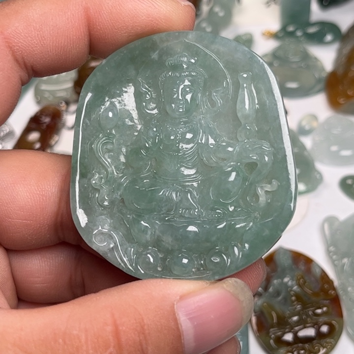 翡翠未镶嵌颈饰观音