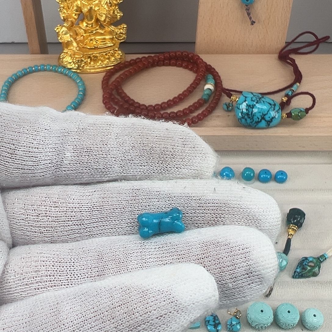 绿松石未镶嵌珠宝奇石骨头小雕刻件，0.76g