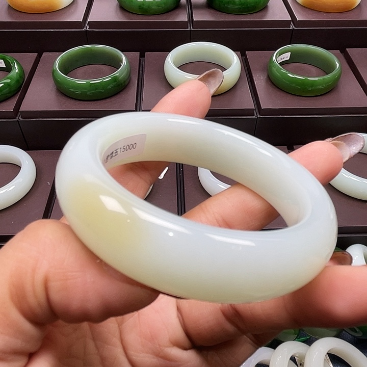 和田玉未镶嵌手镯