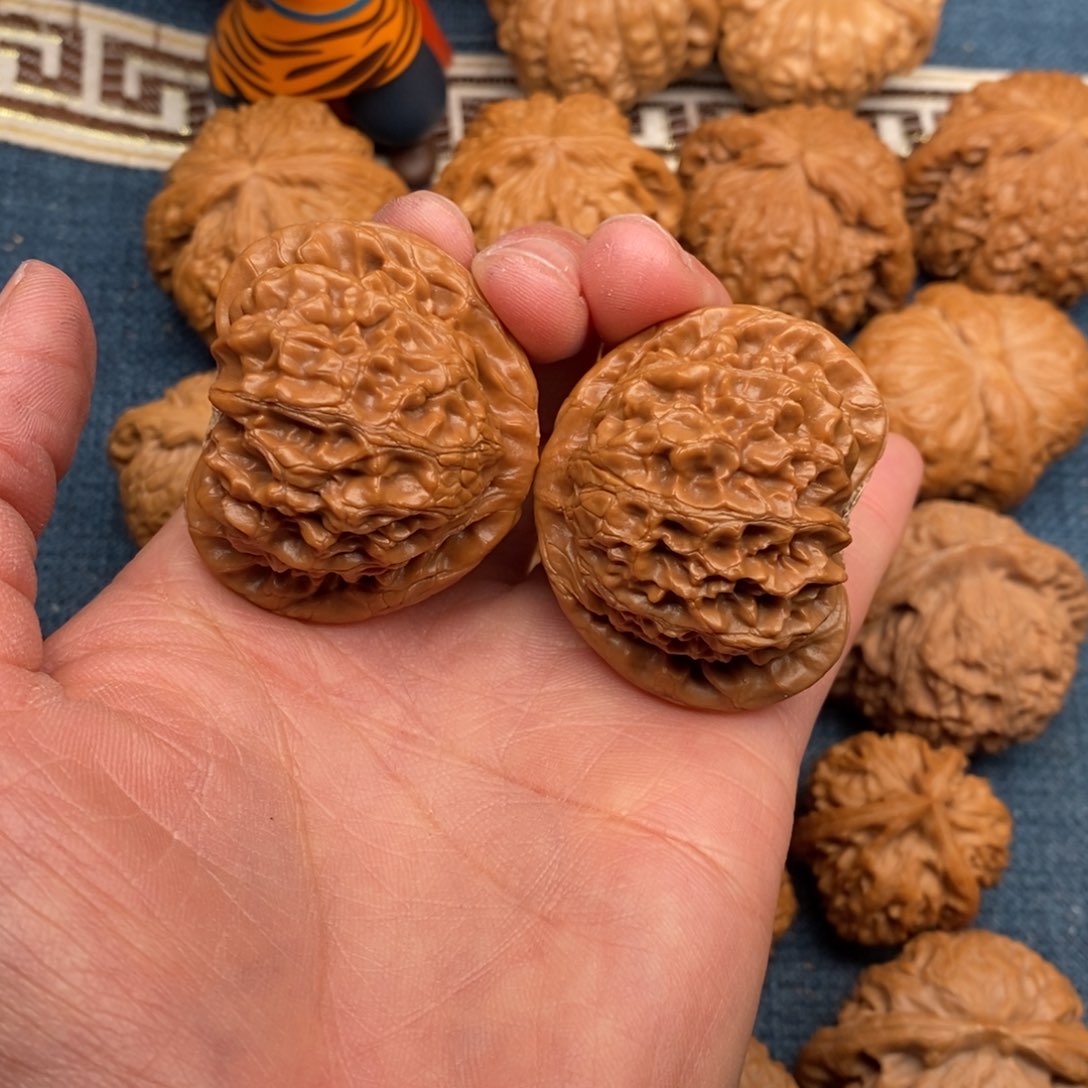 文玩核桃把件43六面精配桃心宫灯