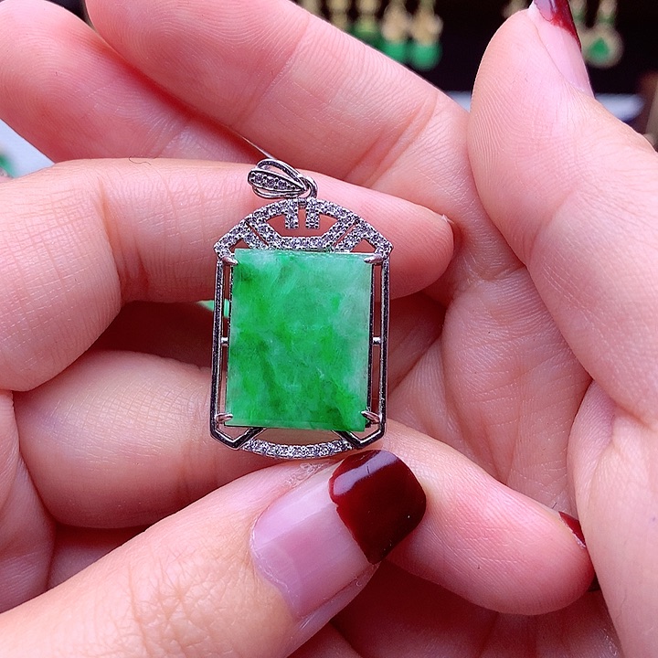 翡翠颈饰银S925镶嵌翡翠