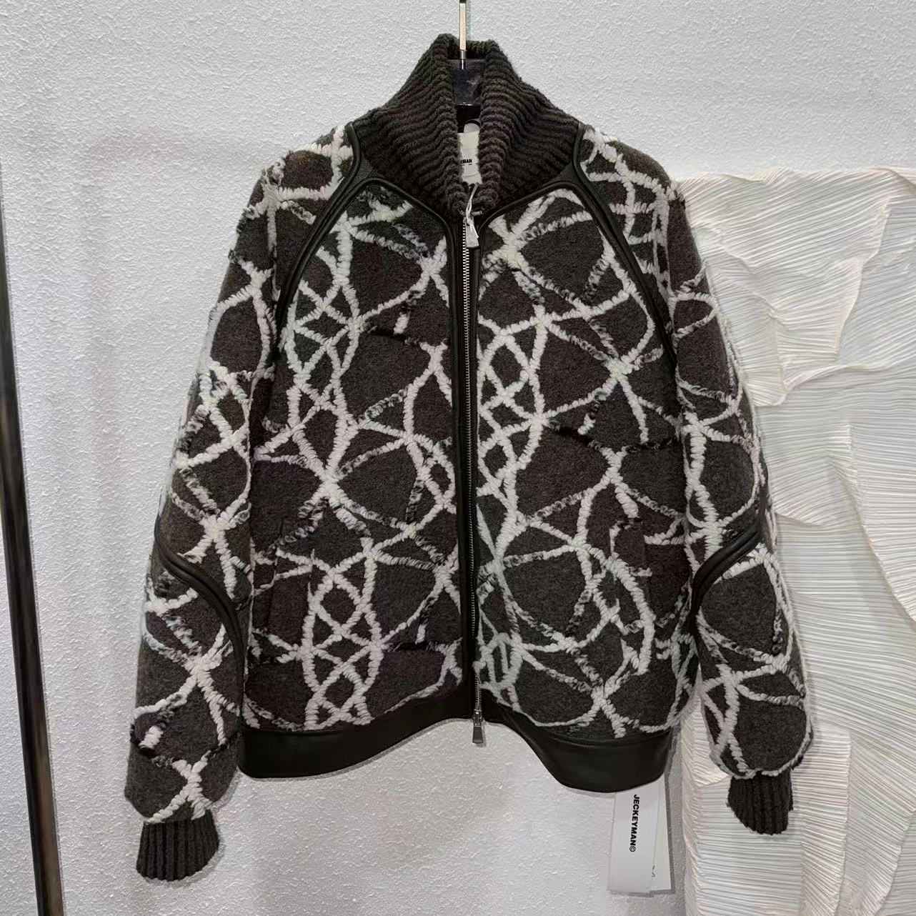 韩系潮牌街头痞帅羊羔毛皮毛一体冬季新品男士羽绒服外套立领舒适