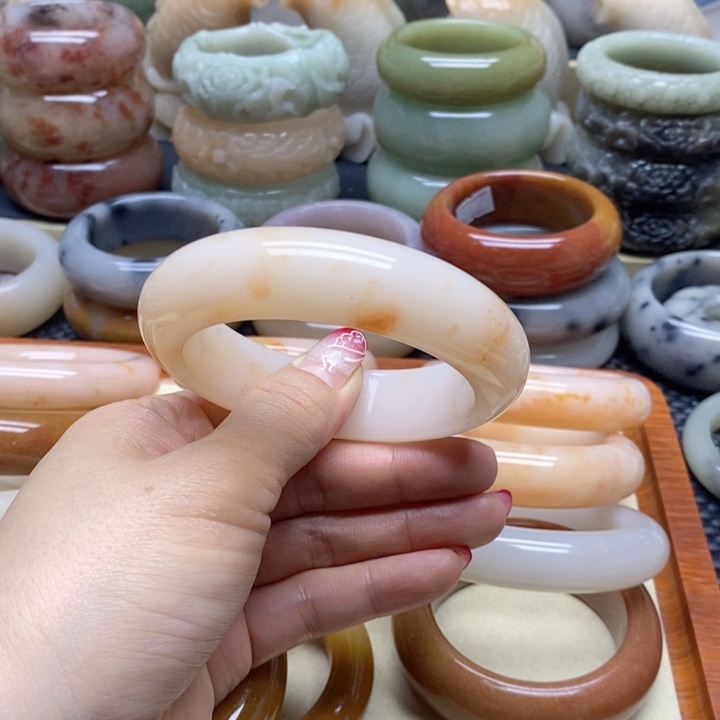 石英岩玉手镯未镶嵌