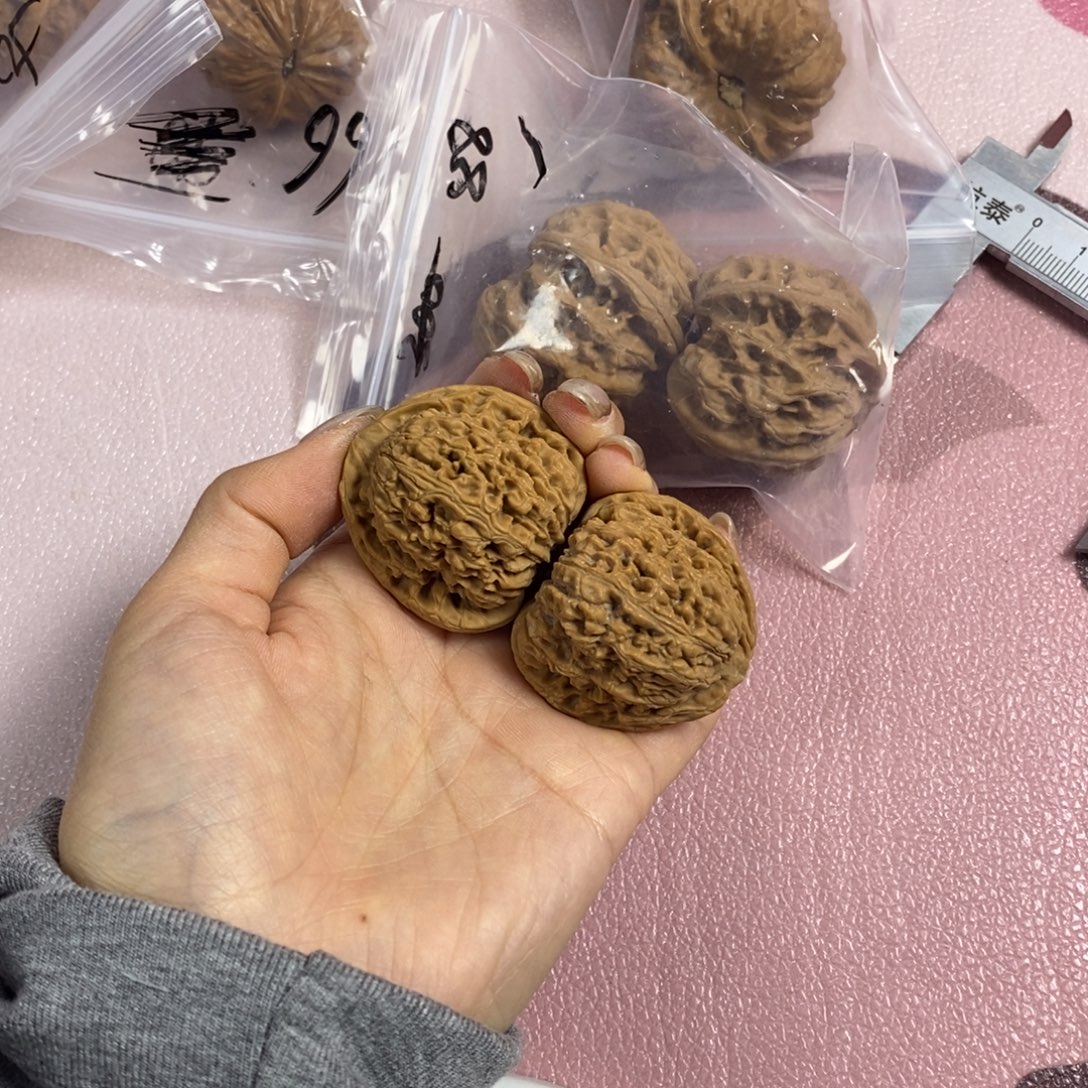 文玩核桃吊坠39南疆石黄100