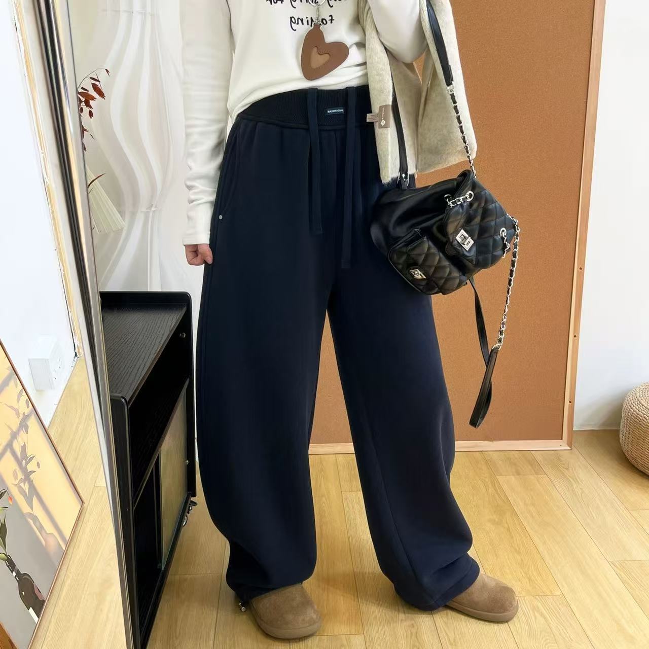 25131 冬季保暖弯刀卫裤女运动风休闲简约高腰抽绳加厚香蕉裤XH