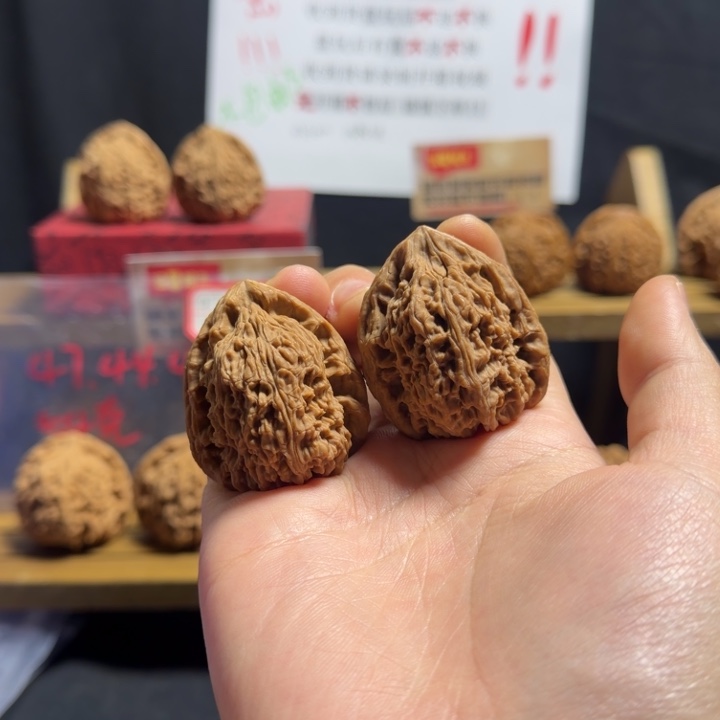 文玩核桃吊坠37 42高炮三角凹底南疆石