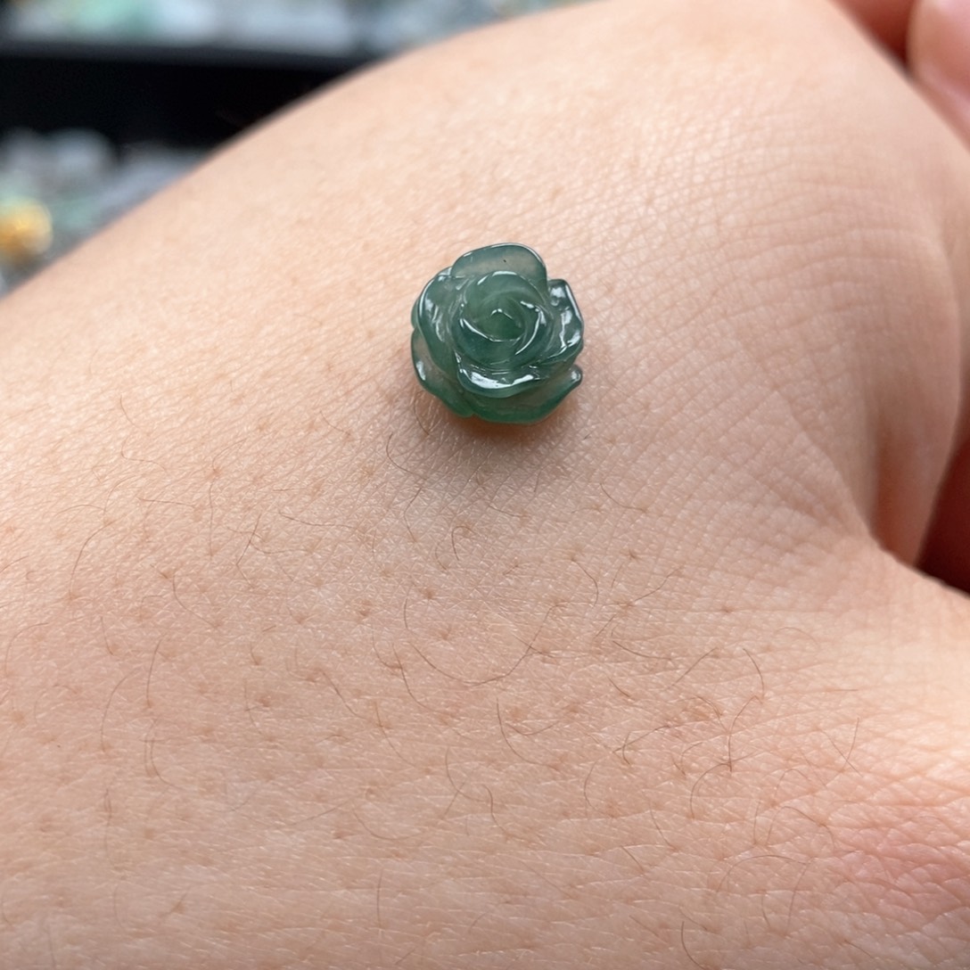 翡翠颈饰未镶嵌如果