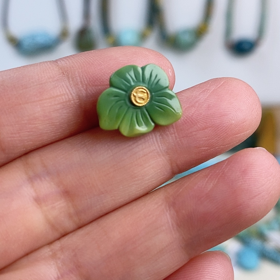 未镶嵌绿松石珠宝奇石