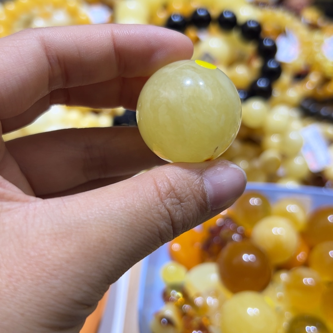 琥珀珠宝奇石未镶嵌