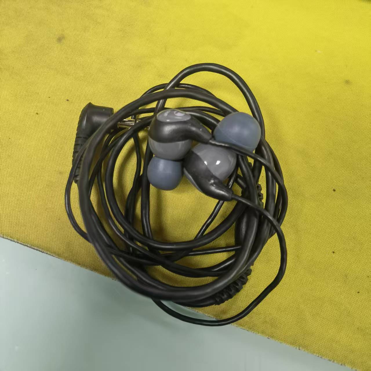 se112入耳式有线耳机一条