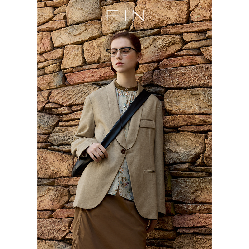 EIN/言【都市轻通勤】2025春季文艺复古翻领肌理感西装外套女