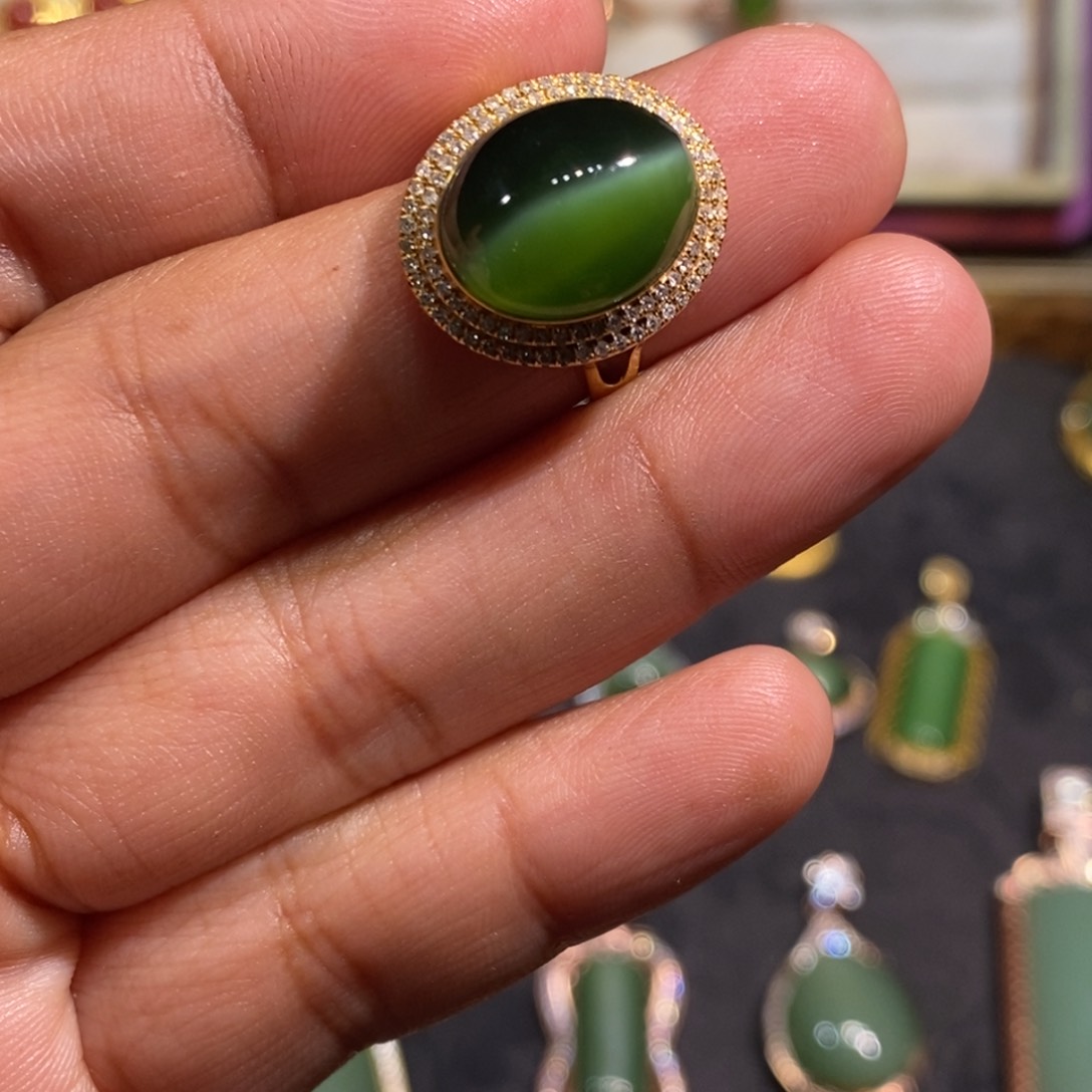 和田玉（碧玉）颈饰18K金镶嵌苏****?