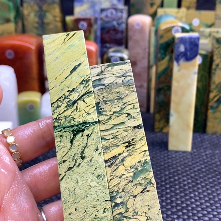 四川石大*哥青田石印章石