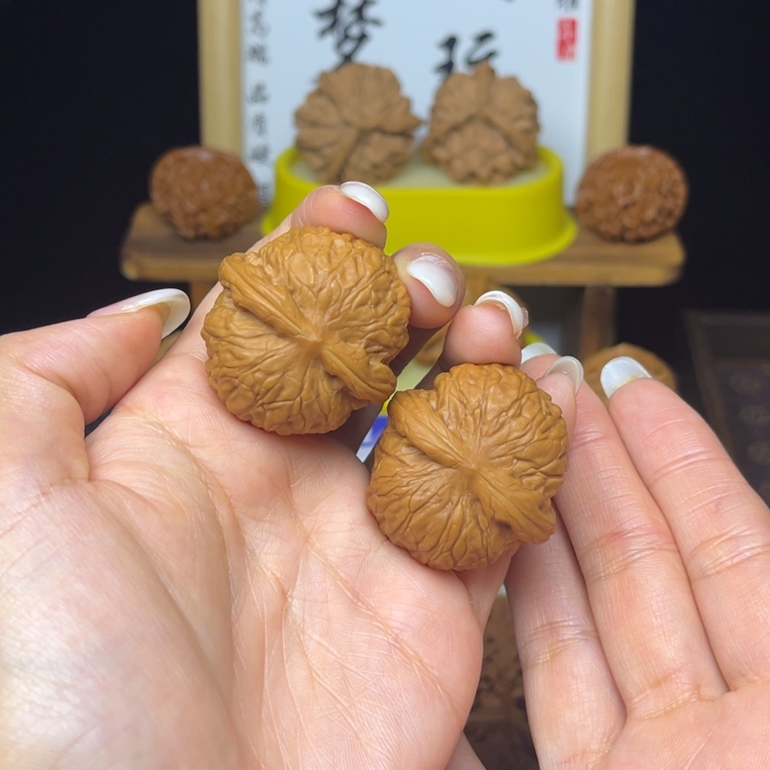 文玩核桃吊坠乾隆磨36微微修打底