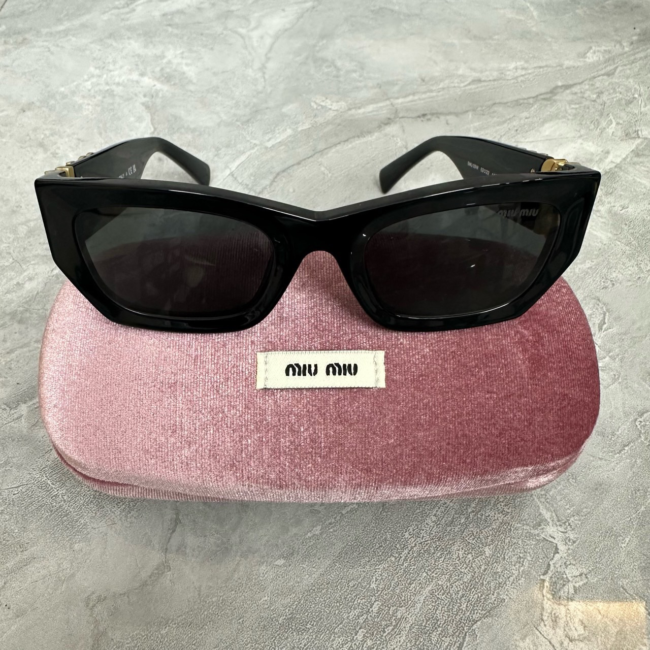 全新未使用 MIU MIU/缪缪 新款几何黑色墨镜09W/赵露思同款