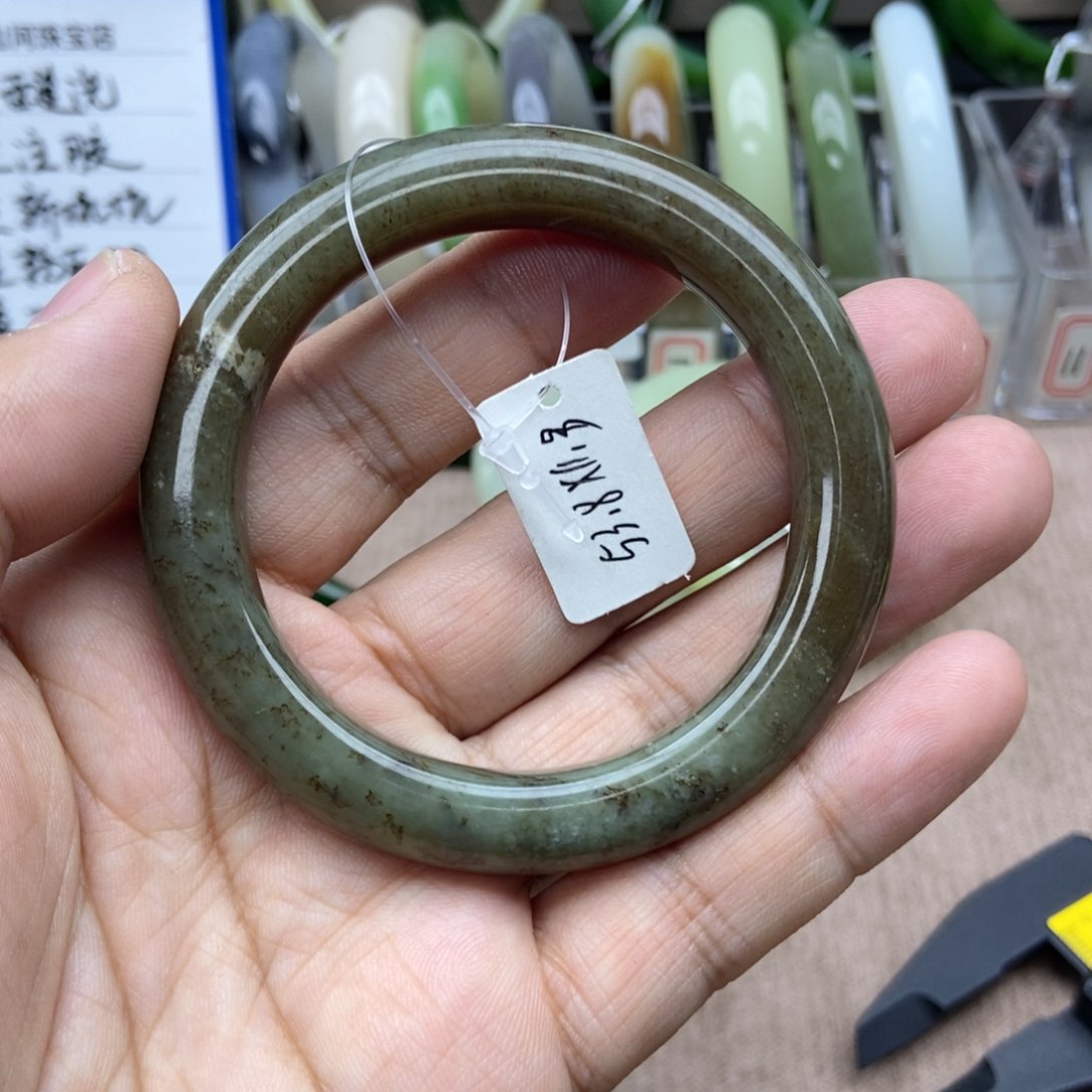 和田玉手镯未镶嵌雨*