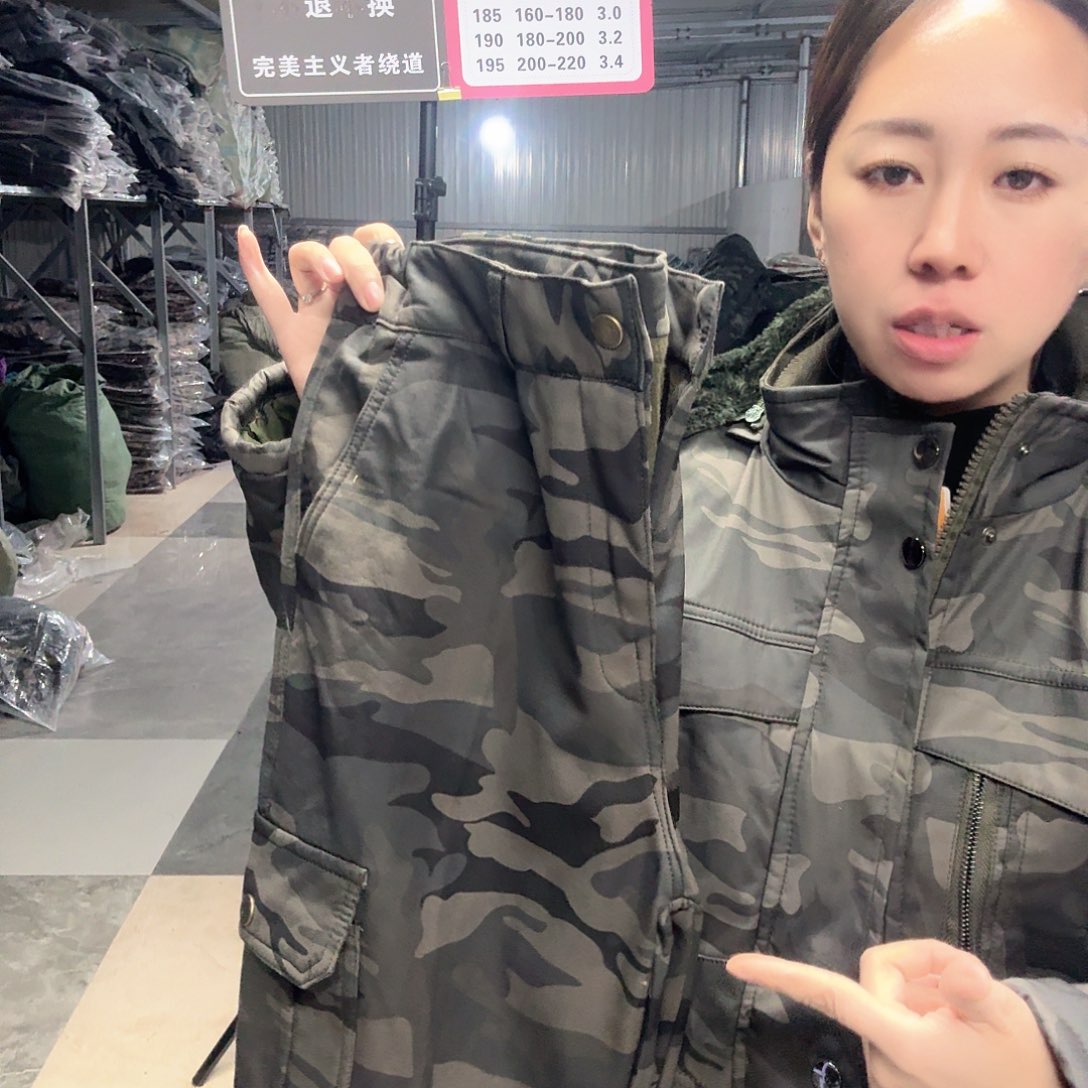 261裤子两条。备注尺码。   