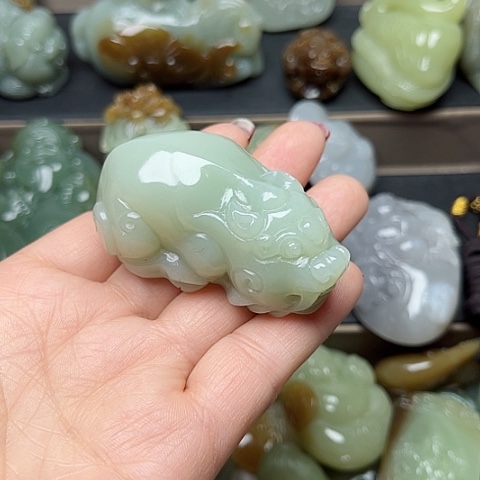 颈饰未镶嵌和田玉万**静