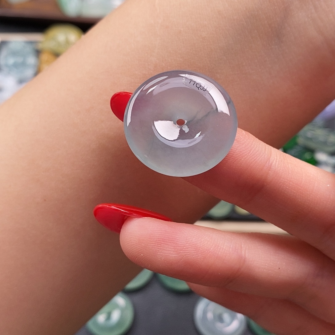 翡翠未镶嵌颈饰平安扣