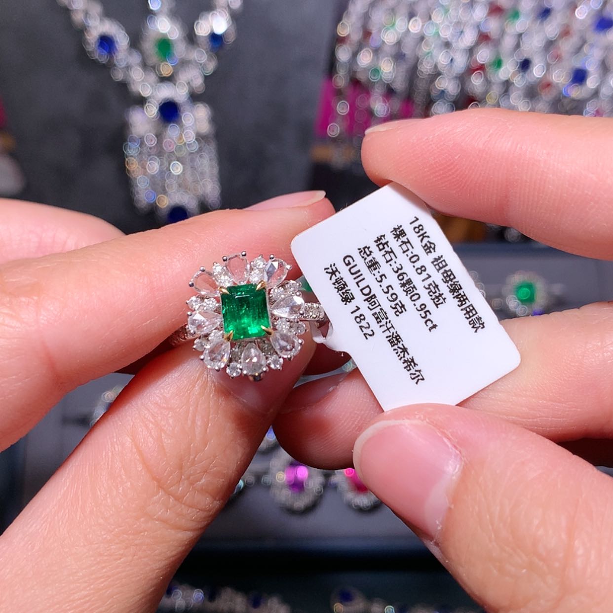 【闪购商品】祖母绿戒指18K金镶嵌