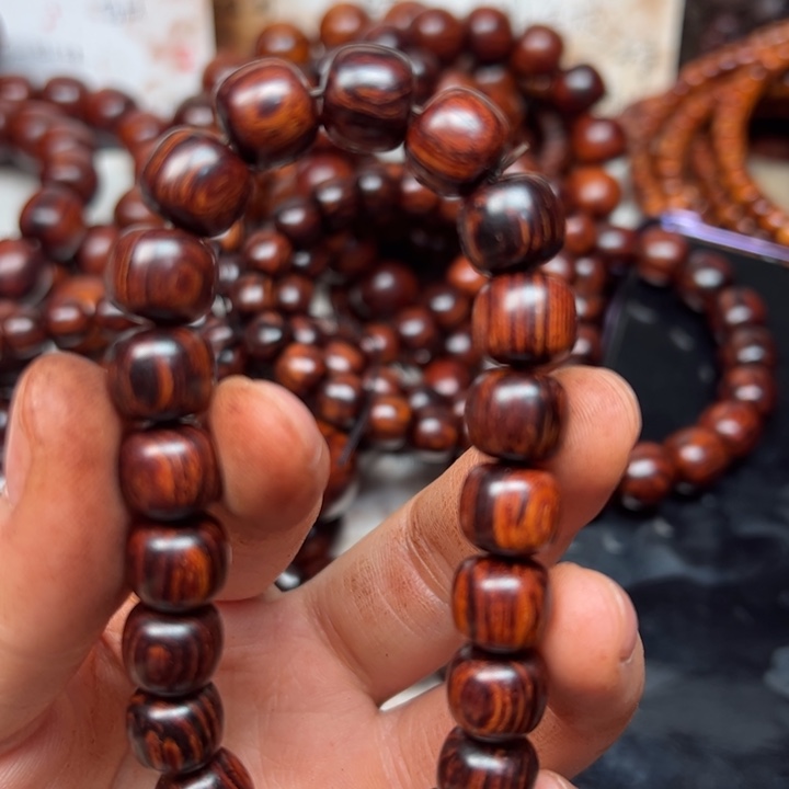 藤类海南红降10老型黑金底天花板