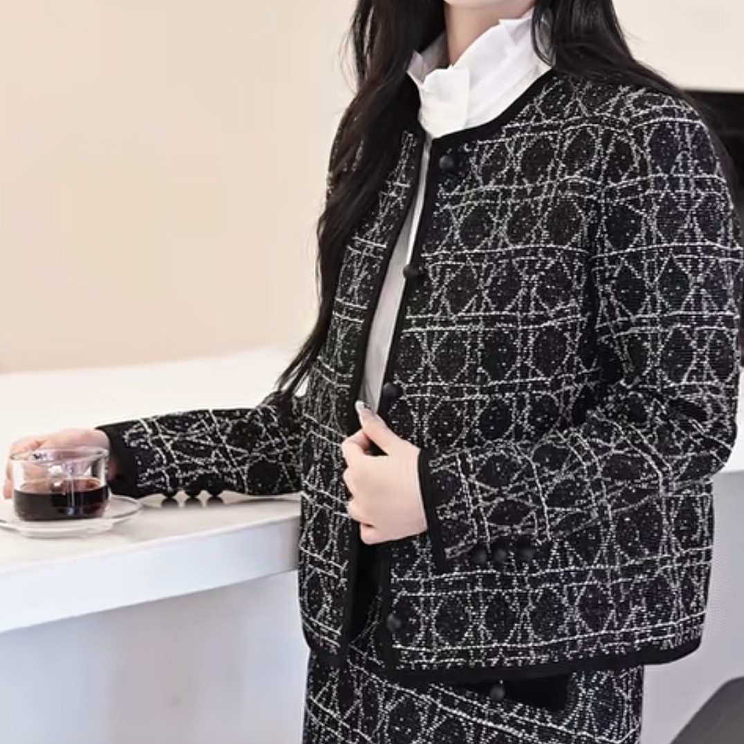 长袖不起球圆领拼接女短款短外套女士宽松潮流小香风
