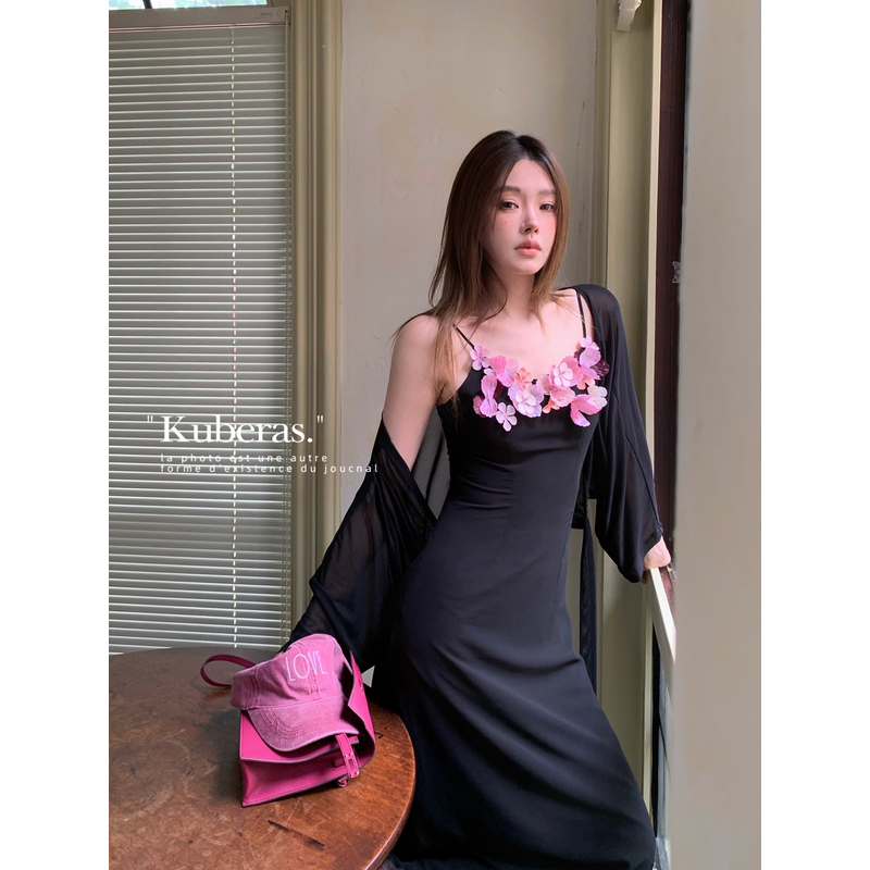 KUBERAS【桃花诺】设计感重工立体花朵吊带连衣裙+网纱防晒披肩