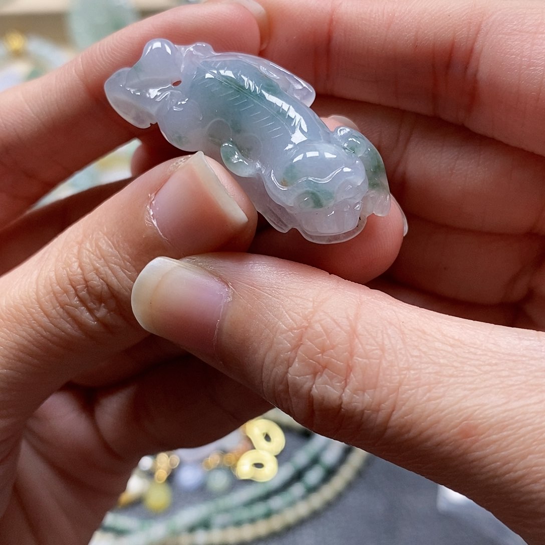 翡翠颈饰未镶嵌闪