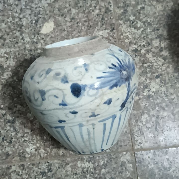 罐悟****）青花小罐子，有点小瑕疵。