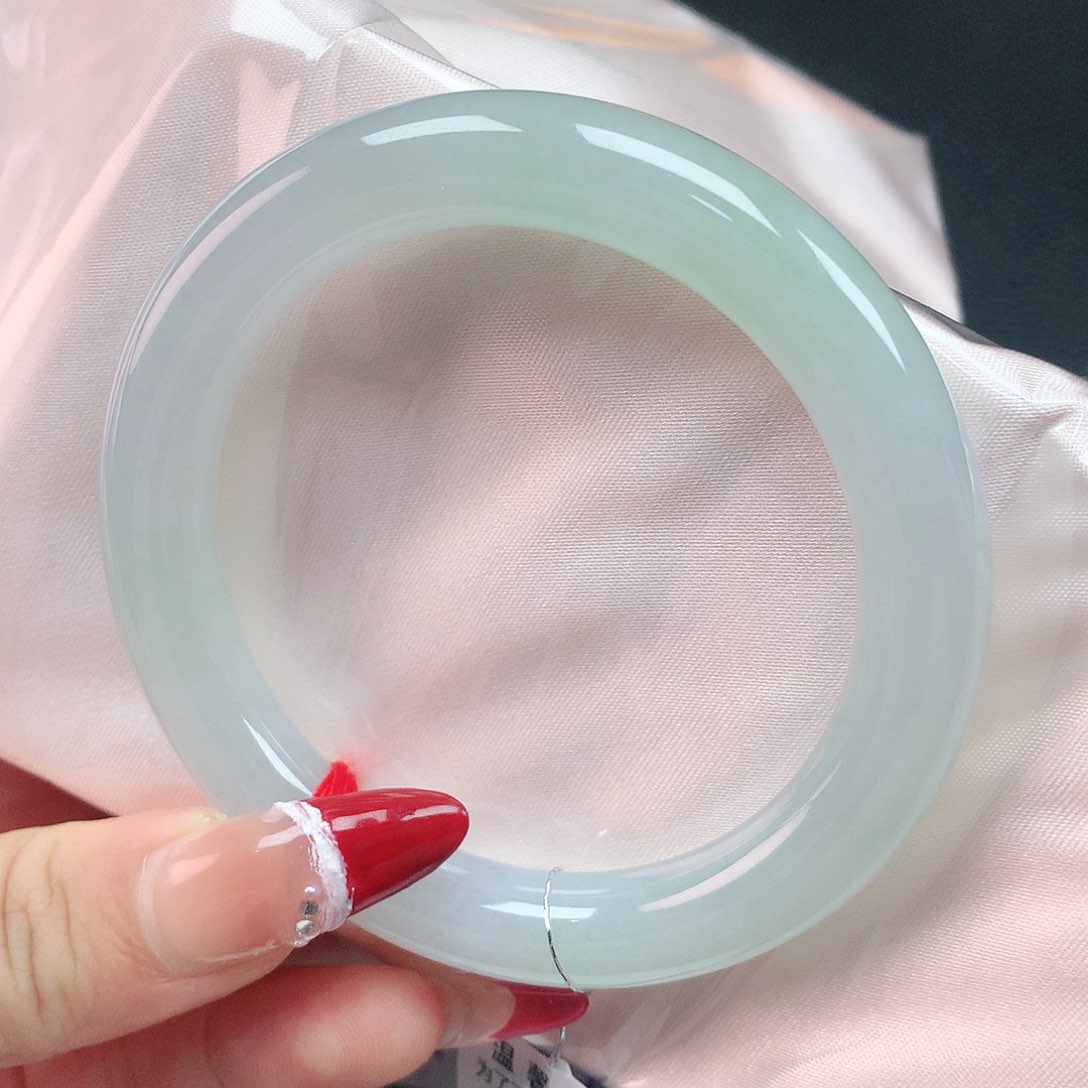 翡翠手镯未镶嵌55圈