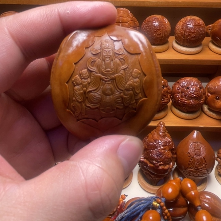 橄榄核把件44财神