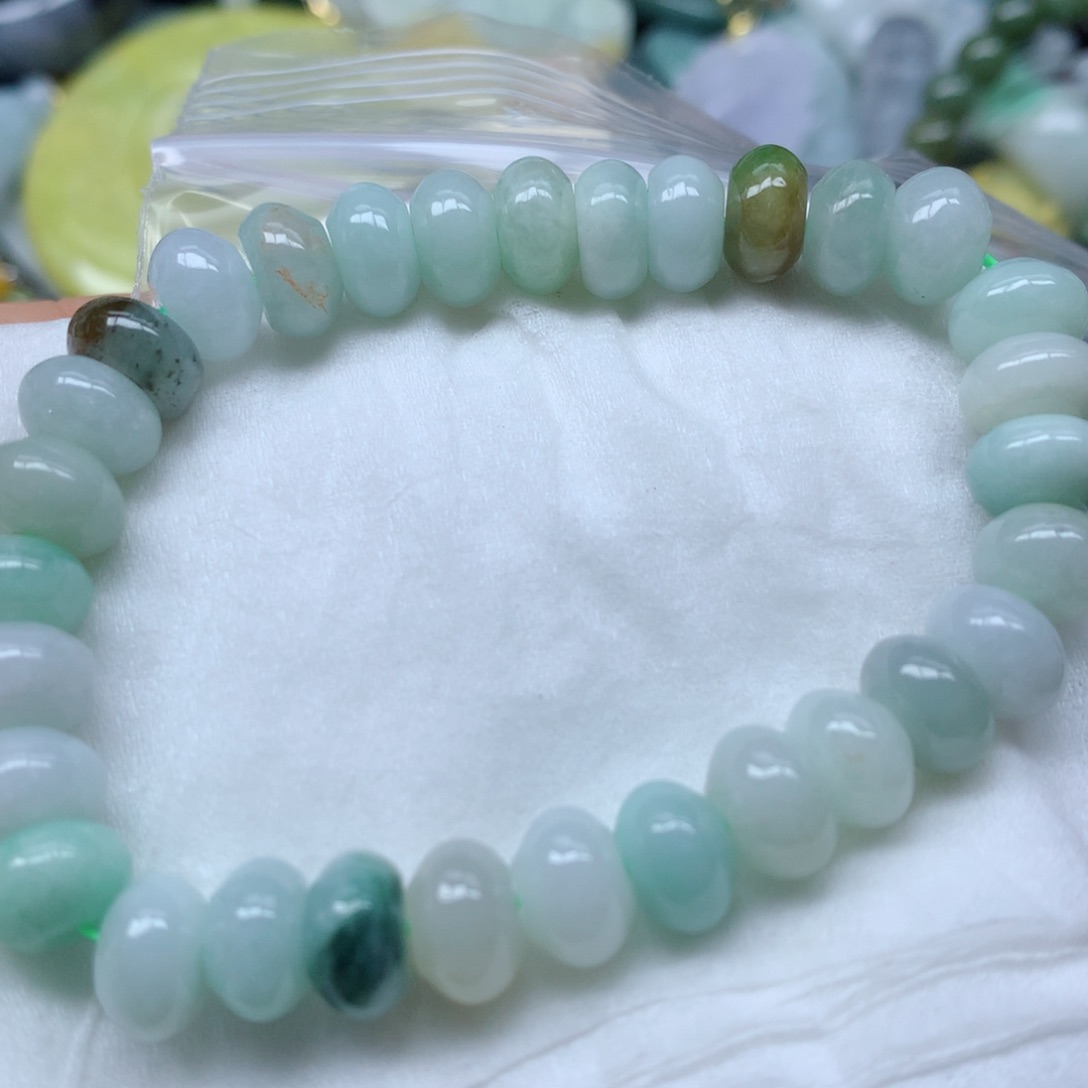 翡翠颈饰未镶嵌手串