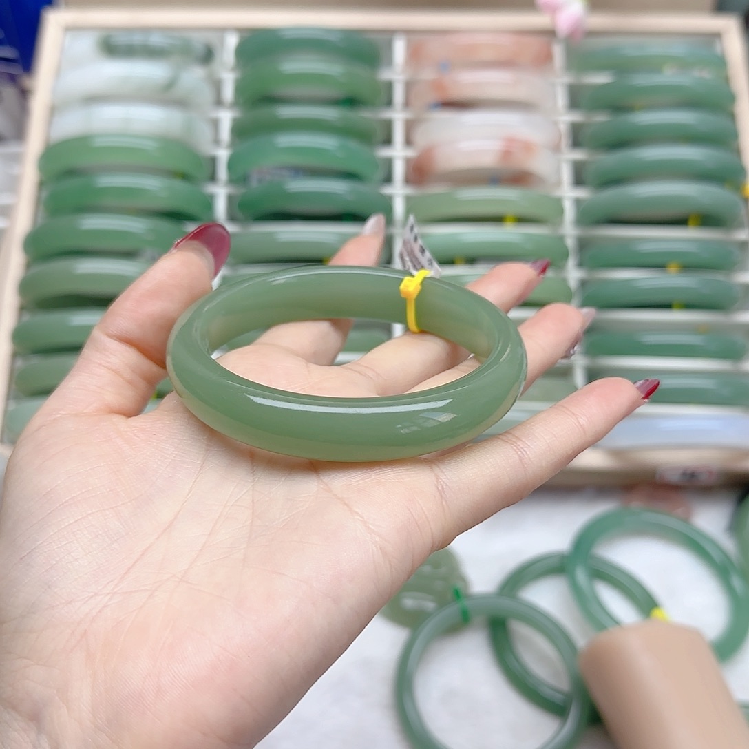 石英质玉手镯未镶嵌64口径