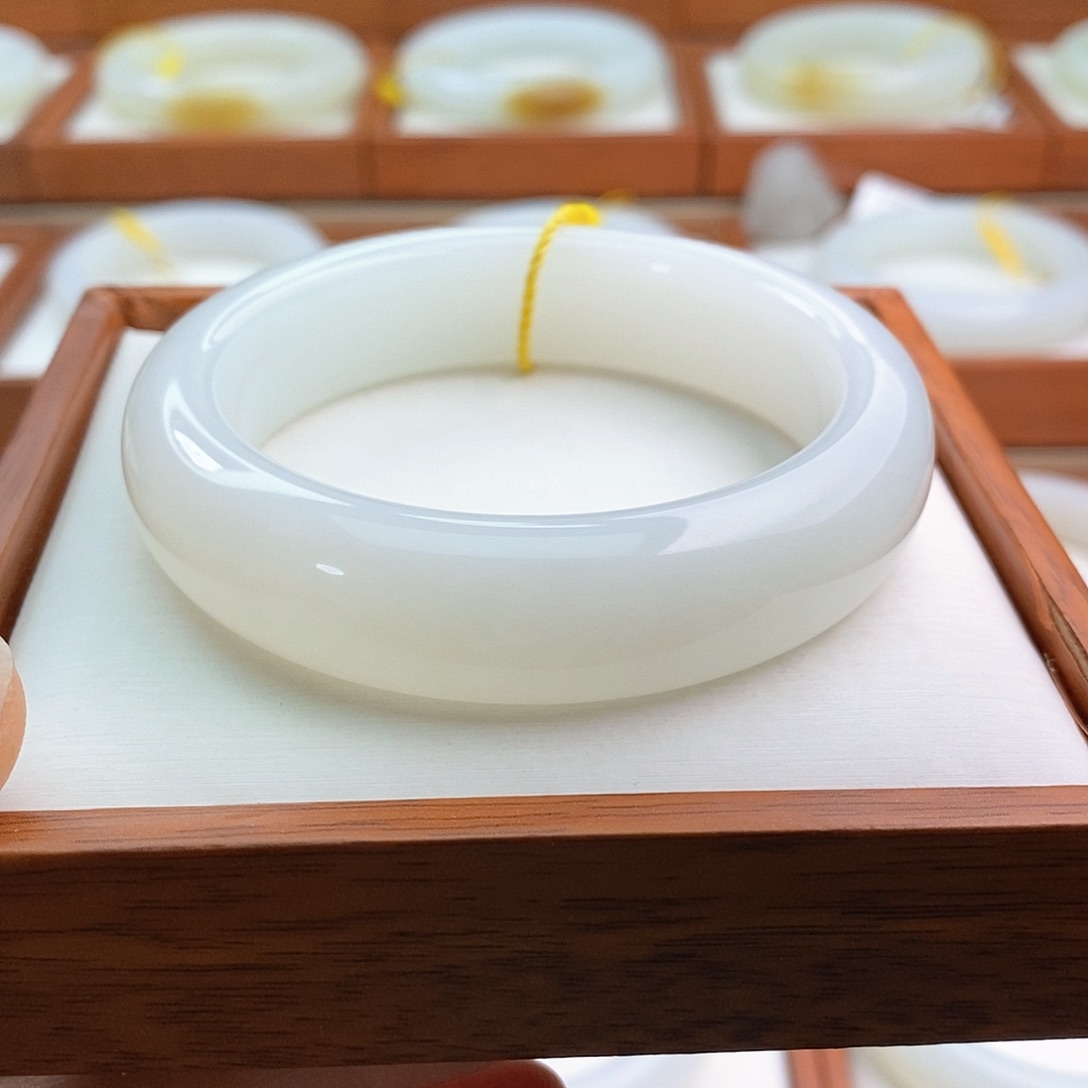 和田玉（白玉）手镯未镶嵌