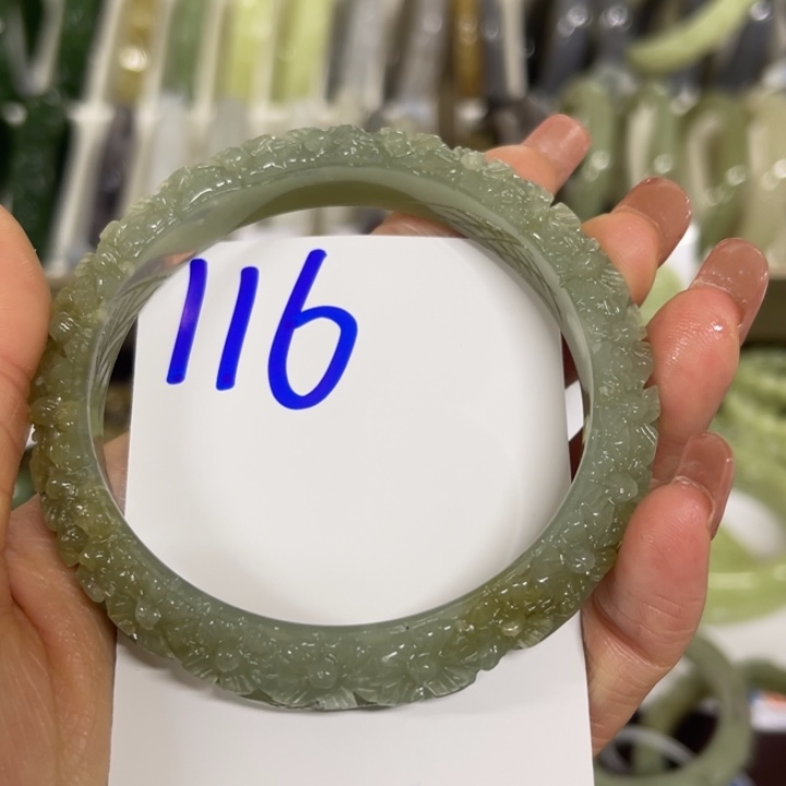 和田玉未镶嵌手镯